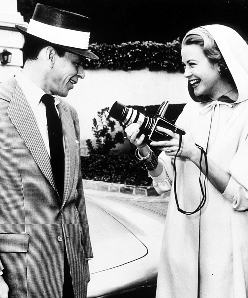 Grace-Kelly-taking-Frank-Sinatra’s-photo-with-a-Hasselblad