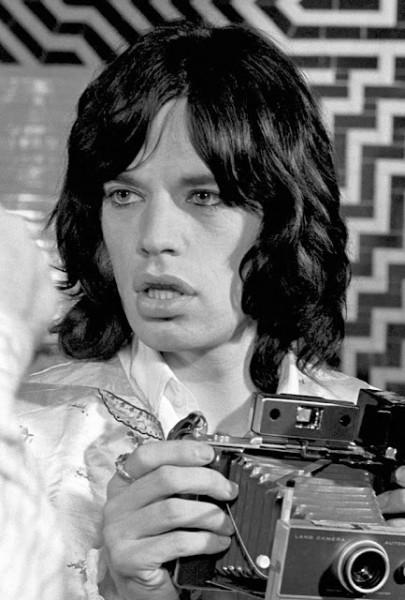 Mick-Jagger-with-a-Polaroid-Image-by-Baron-Wolman