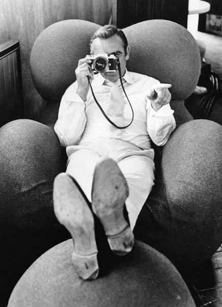 Sean-Connery-with-an-SLR