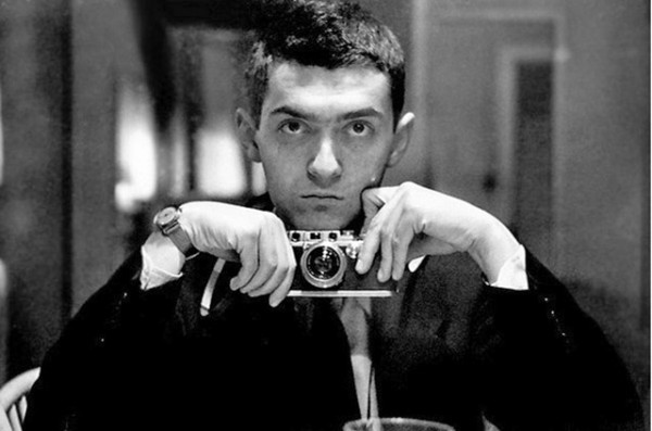 Stanley-Kubrick-with-a-rangefinder