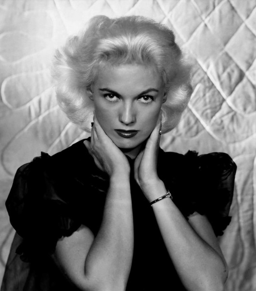 bunny-yeager-self-portrait-after-jean-harlow