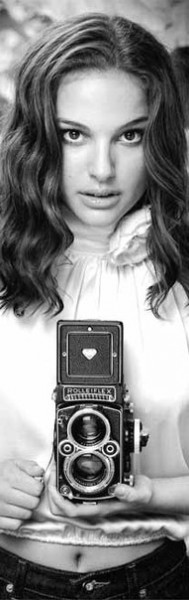 Celebrities with Their Vintage Cameras (20)