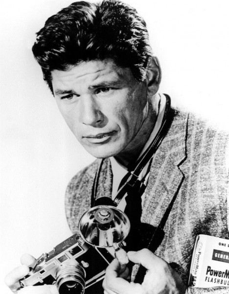 Famous-Hollywood-Celebrities-with-their-Cameras-014